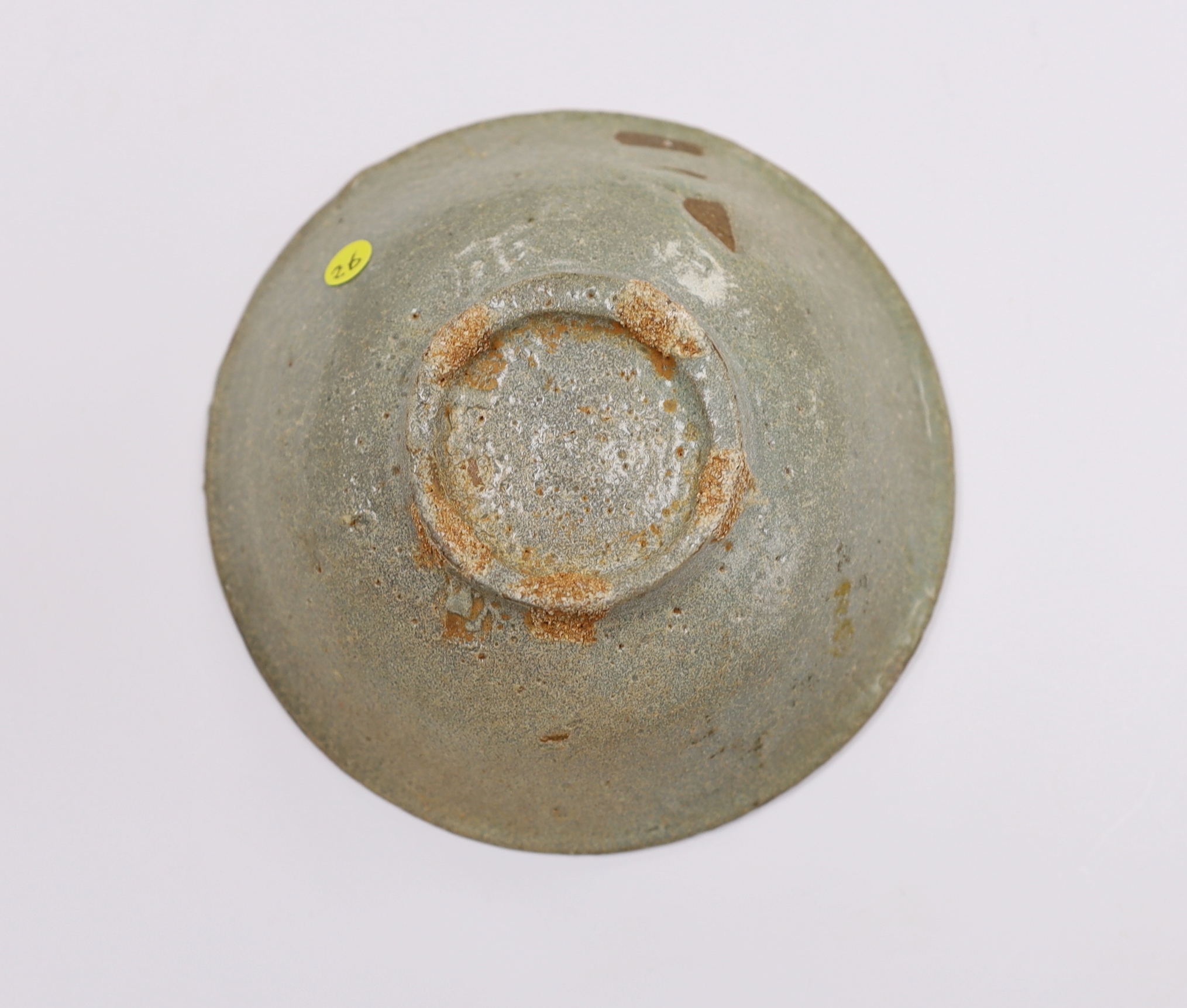 A Korean celadon dish, Goreyo dynasty, 11cm